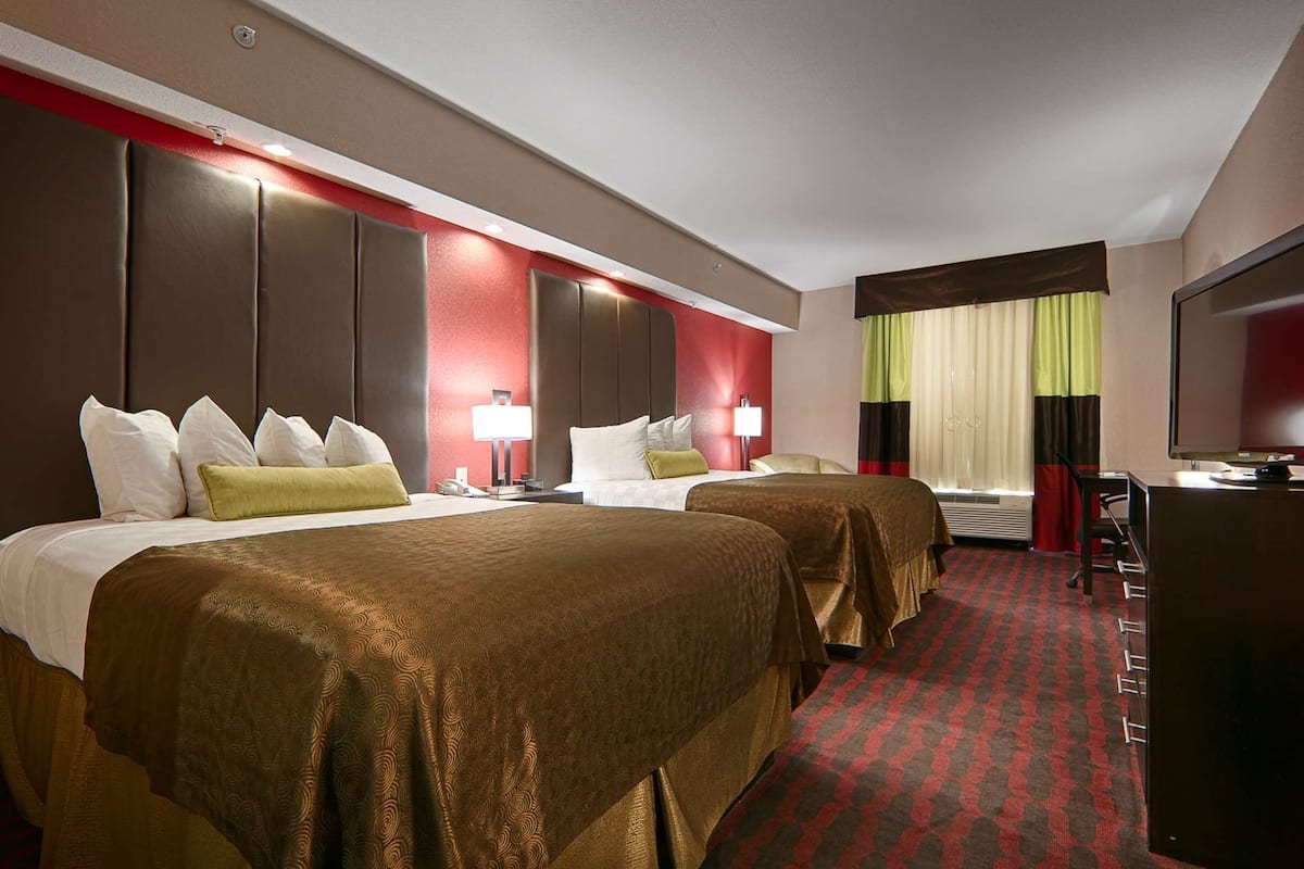 in-room safe, desk, iron/ironing board, wifi