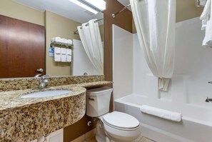 Hair dryer, towels - Microtel Inn & Suites By Wyndham Sylva Dillsboro Area (Sylva)