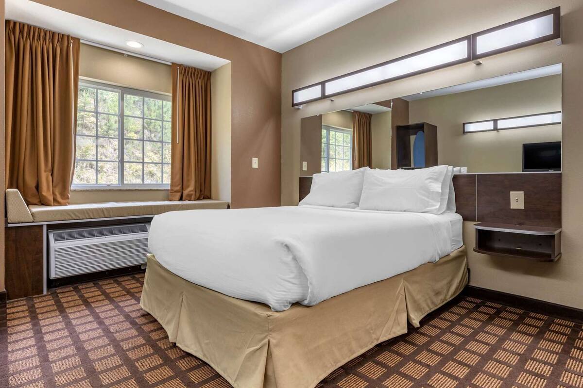 In-room safe, desk, iron/ironing board, free cots/infant beds