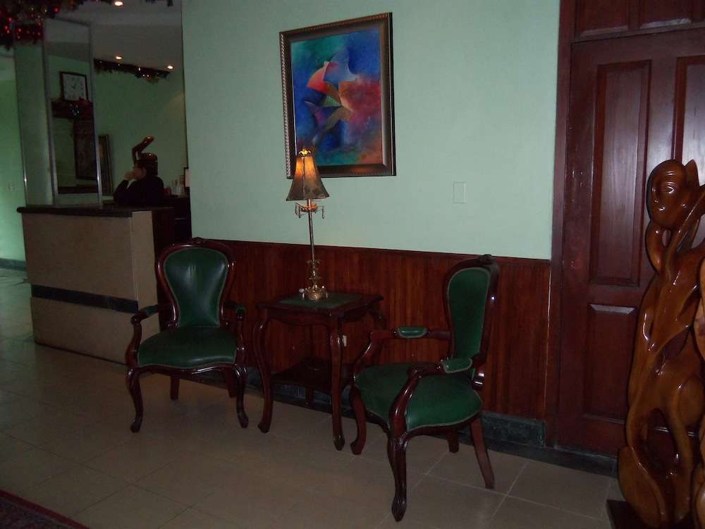 Hotel Discovery by null