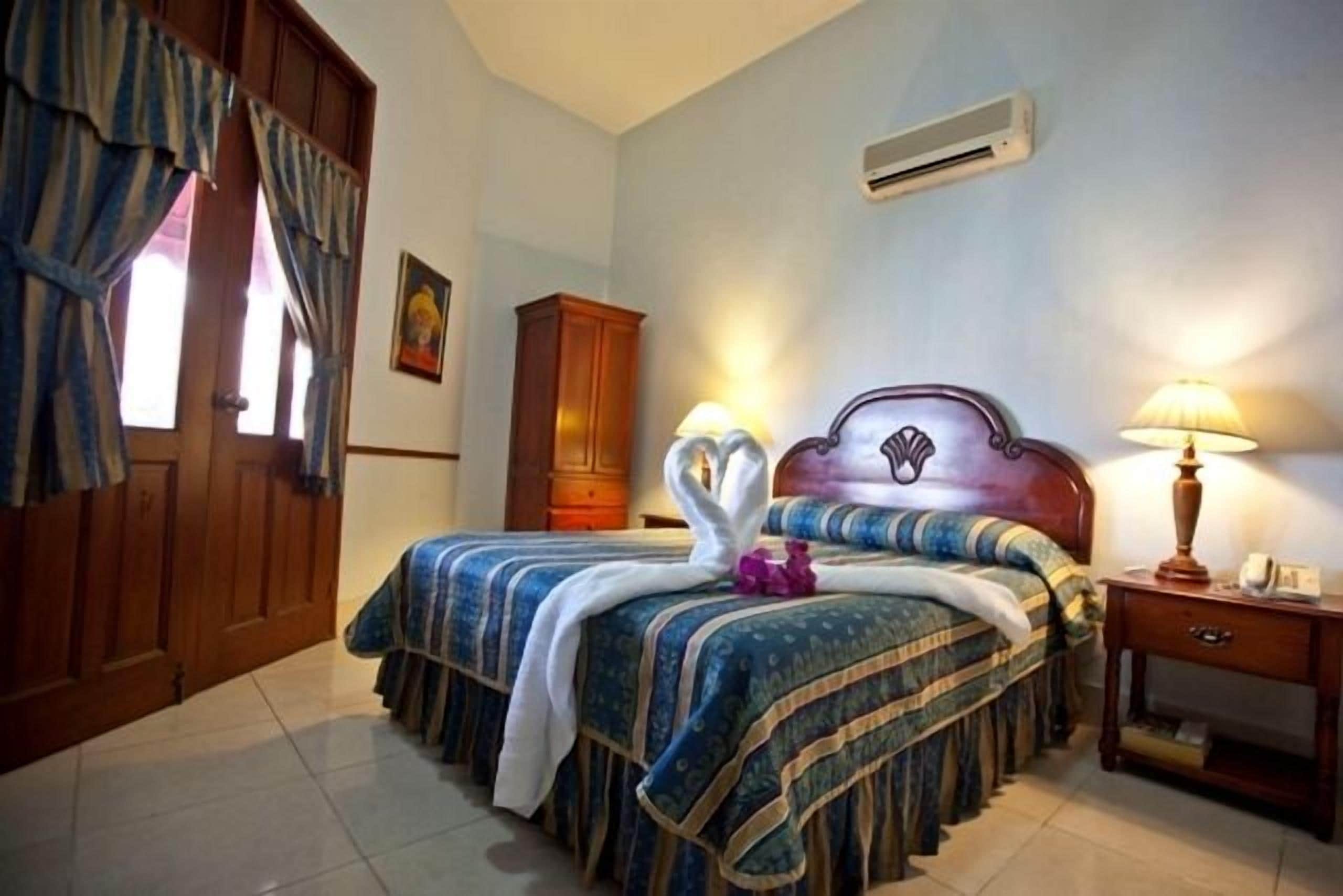 Standard Double Room | Premium bedding, down comforters, in-room safe, laptop workspace