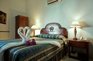 Standard Double Room | Premium bedding, down comforters, in-room safe, laptop workspace
