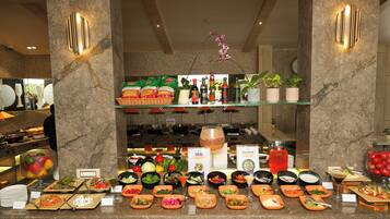 Daily buffet breakfast (INR 443 per person)
