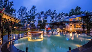 Outdoor pool, pool loungers