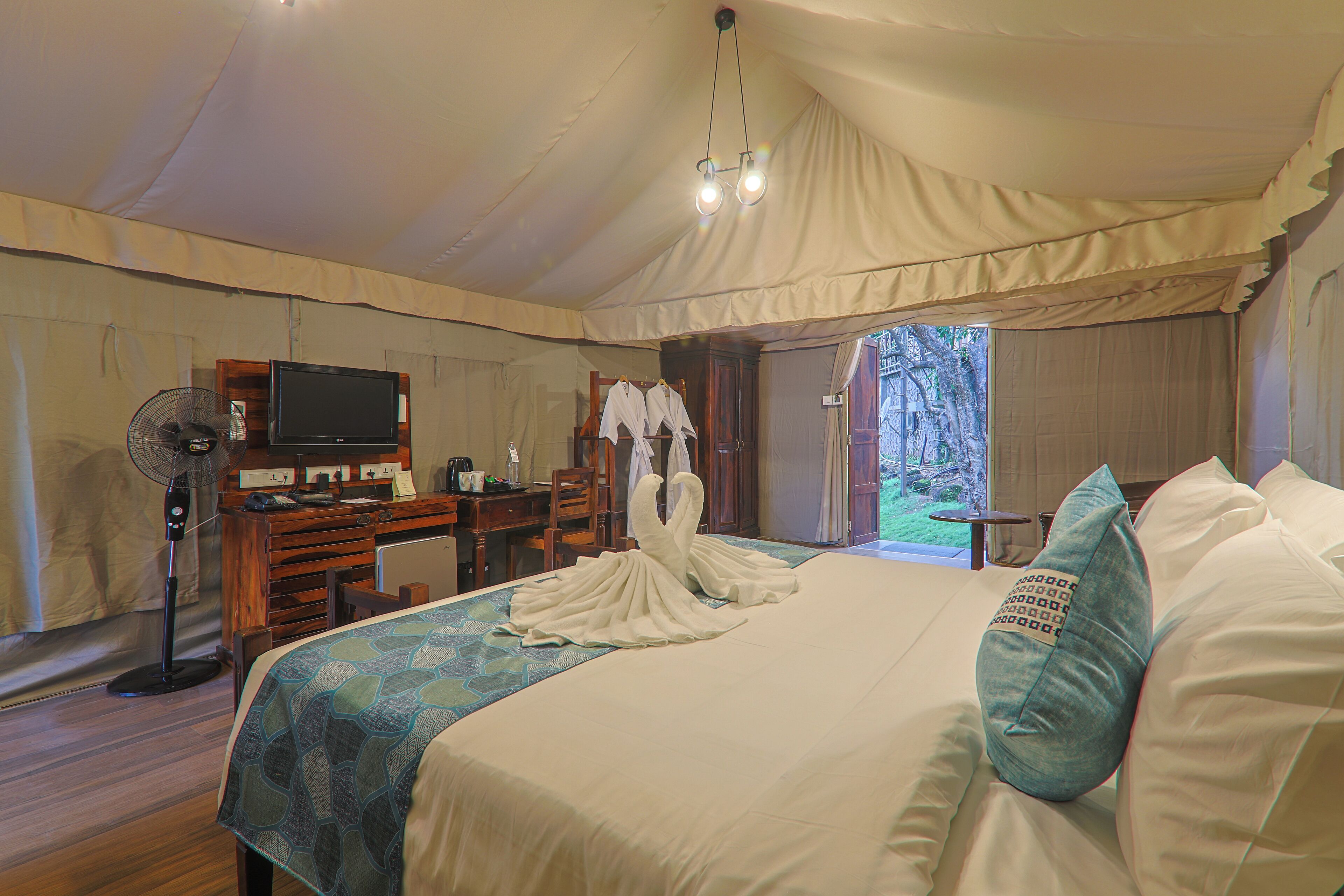 1 habitación, caja de seguridad en la habitación y escritorio 