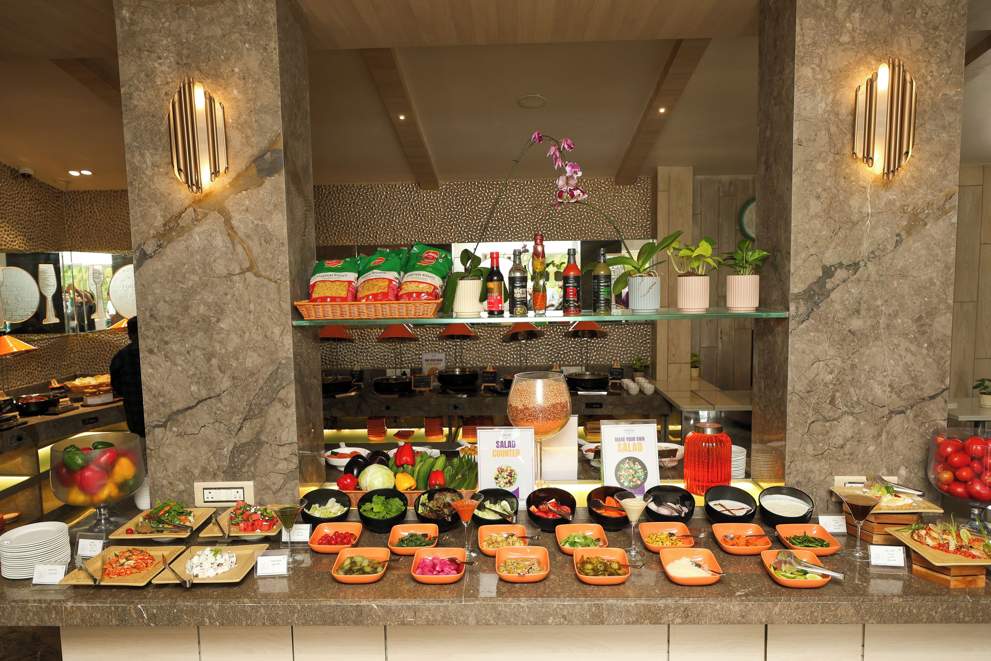 Sarapan prasmanan setiap hari (INR 443 per orang)