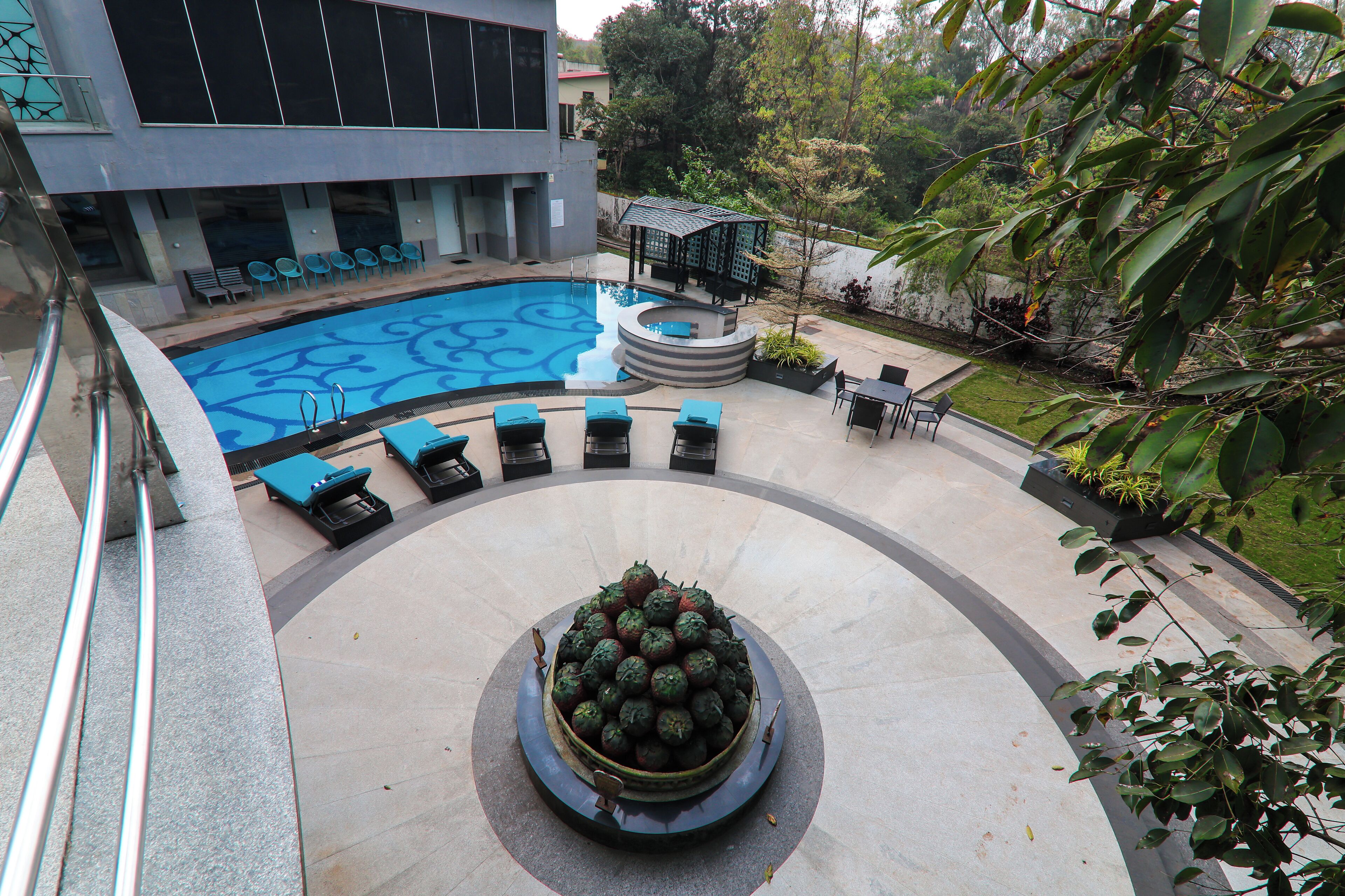 Outdoor pool, sun loungers