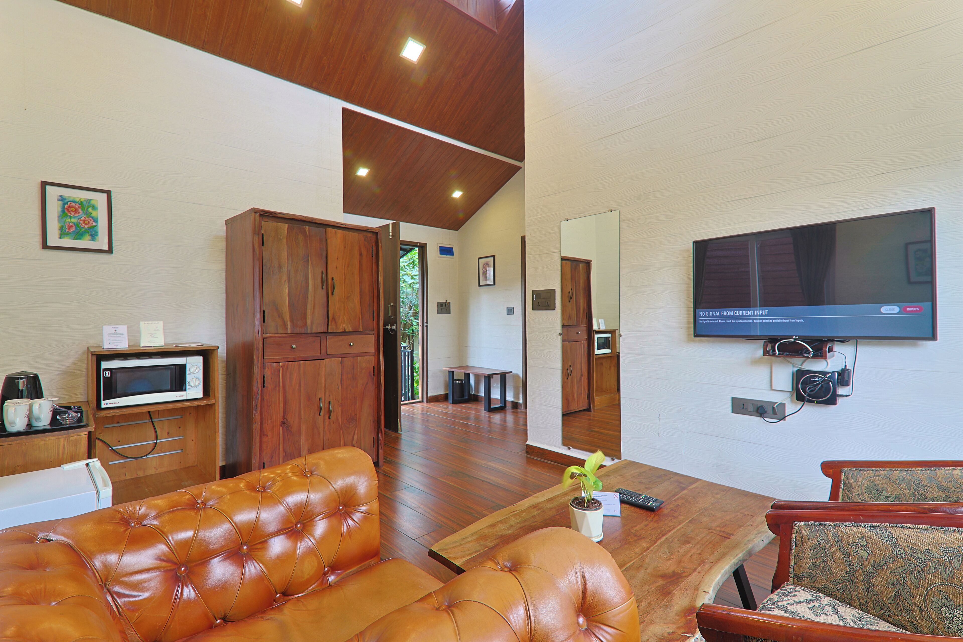 1 habitación, caja de seguridad en la habitación y escritorio 