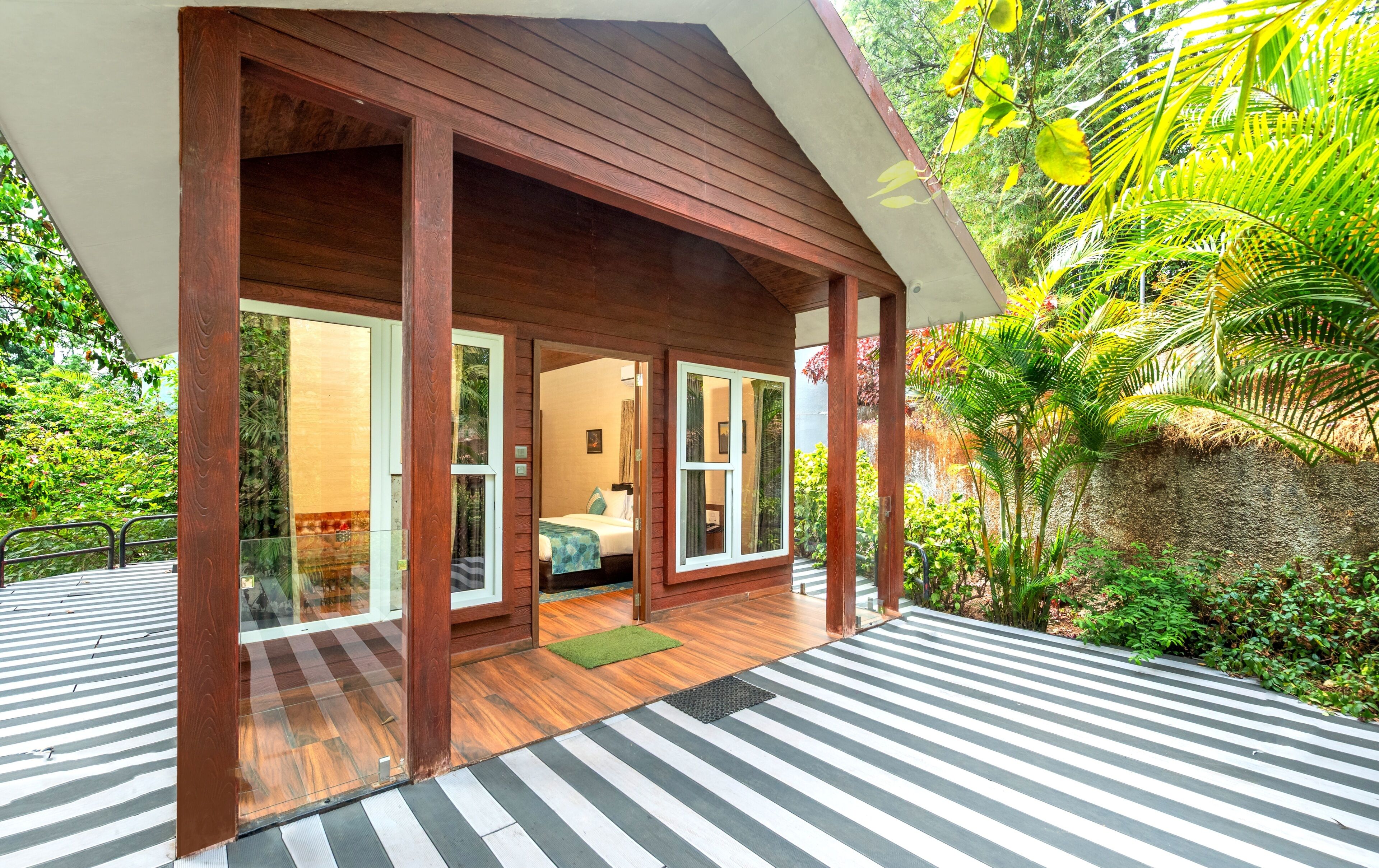 Suite estudio de lujo | 1 dormitorio, caja fuerte, escritorio y cortinas opacas