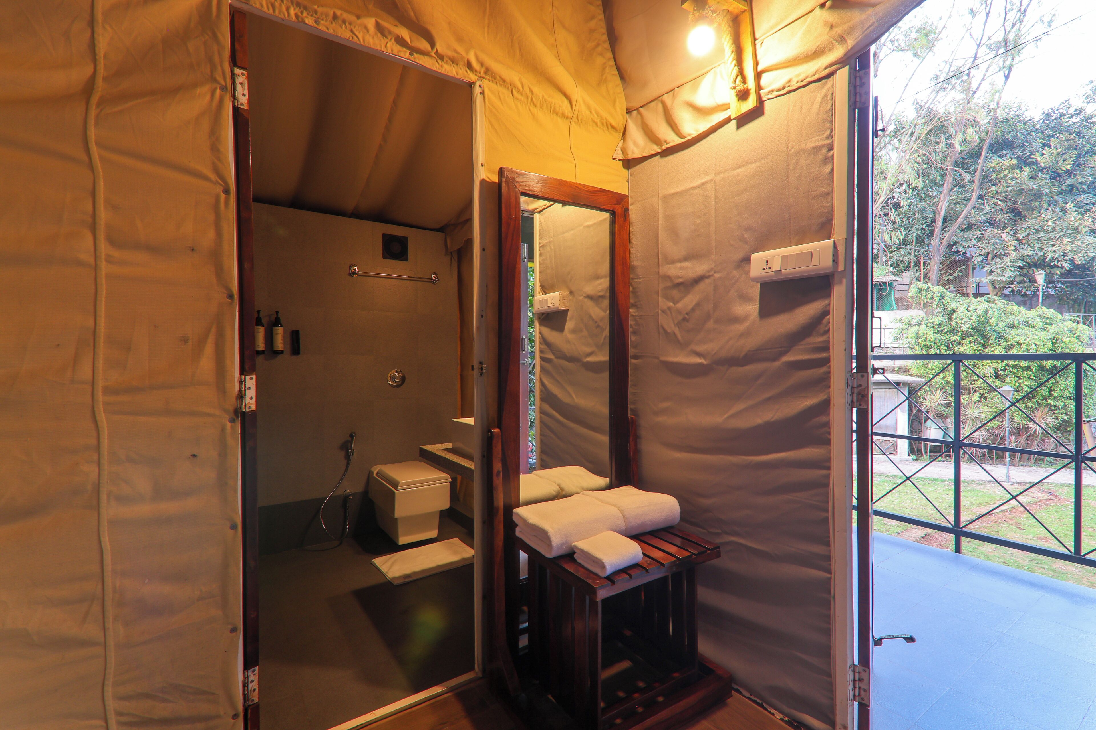 Tenda Premier | Bagno | Doccia, set di cortesia gratuito, asciugacapelli, asciugamani