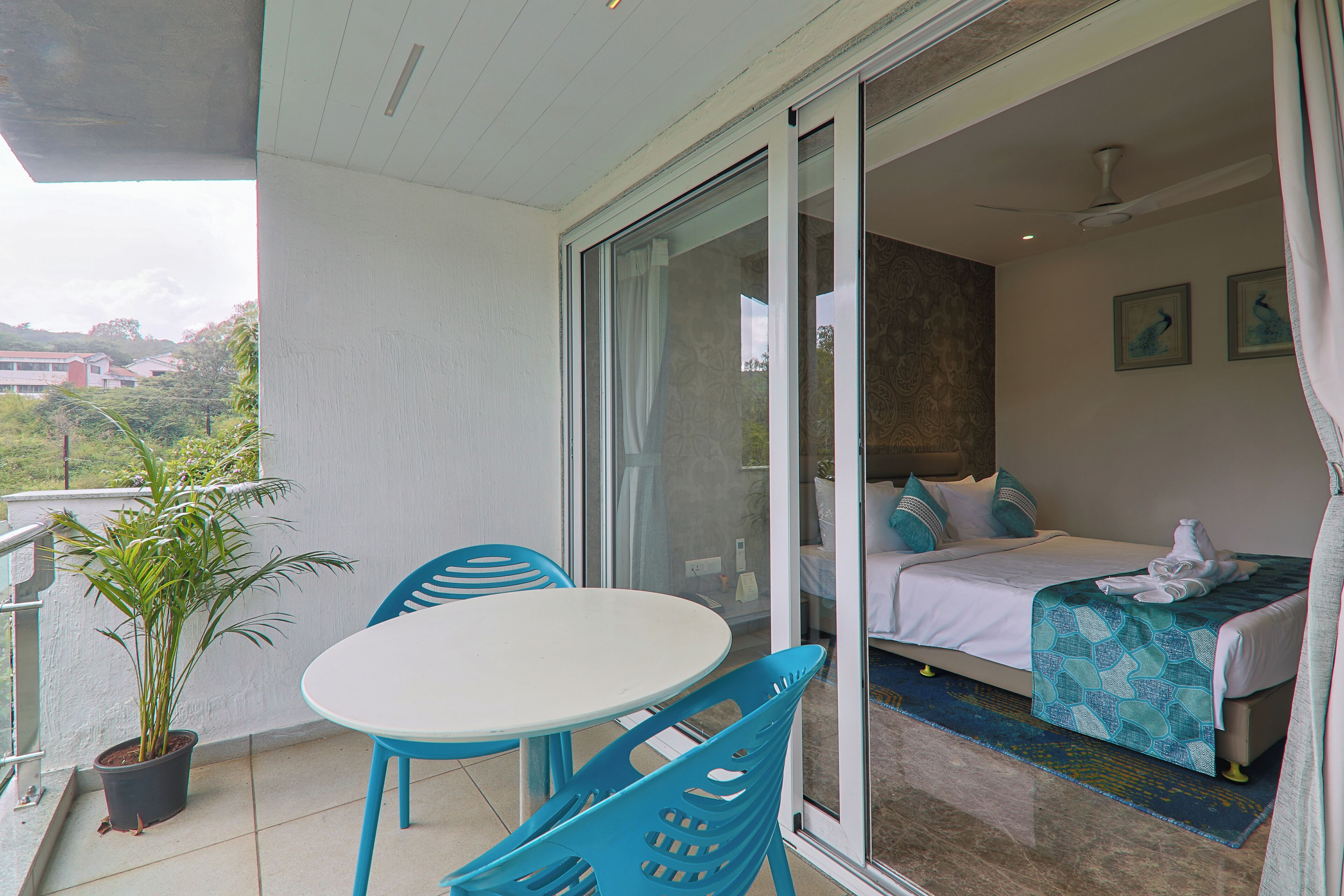 1 habitación, caja de seguridad en la habitación y escritorio 