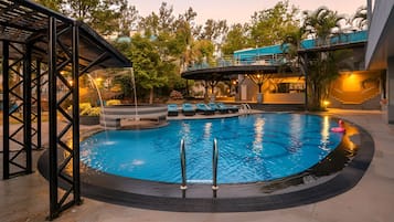 Outdoor pool, sun loungers