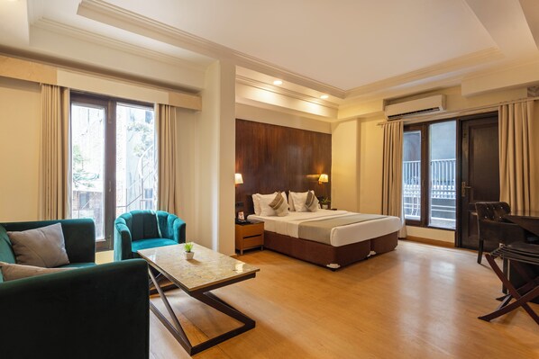 Habitación Premium, 1 cama King size | Ropa de cama de alta calidad y caja de seguridad en la habitación 