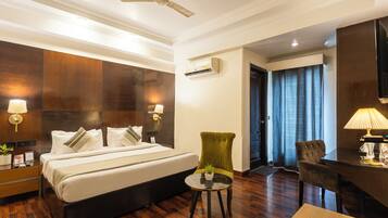 Club Room, 1 King Bed | Premium bedding, in-room safe, individually decorated