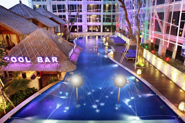 Relax by the infinity pool surrounded by a walkway and enjoy a drink at the COOL BAR.