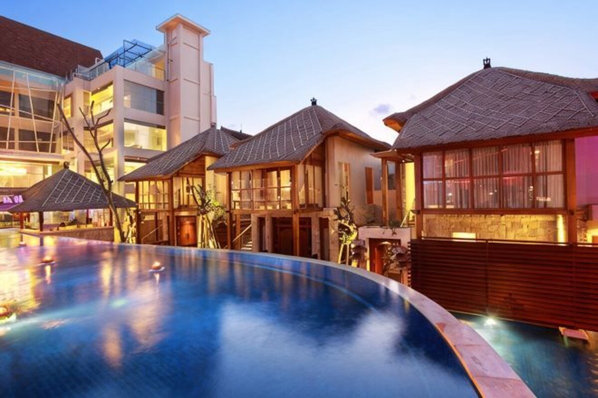 Deluxe Pool View