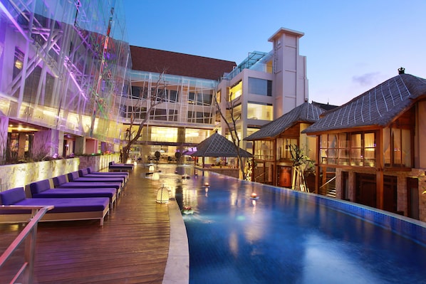 Outdoor pool, pool loungers