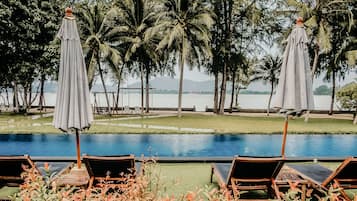 Outdoor pool, free pool cabanas, pool umbrellas