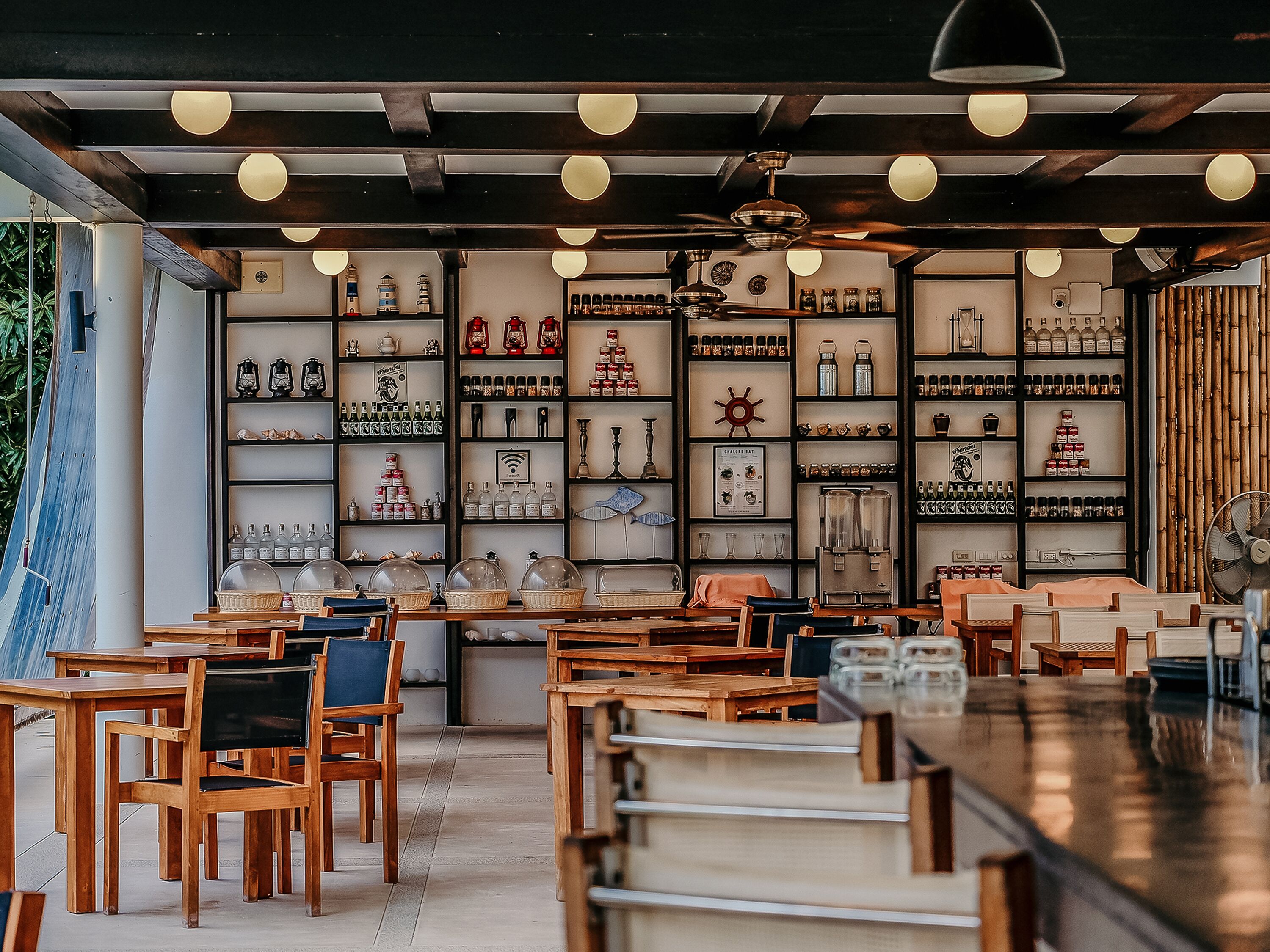 breakfast, lunch, dinner served; international cuisine, sea views