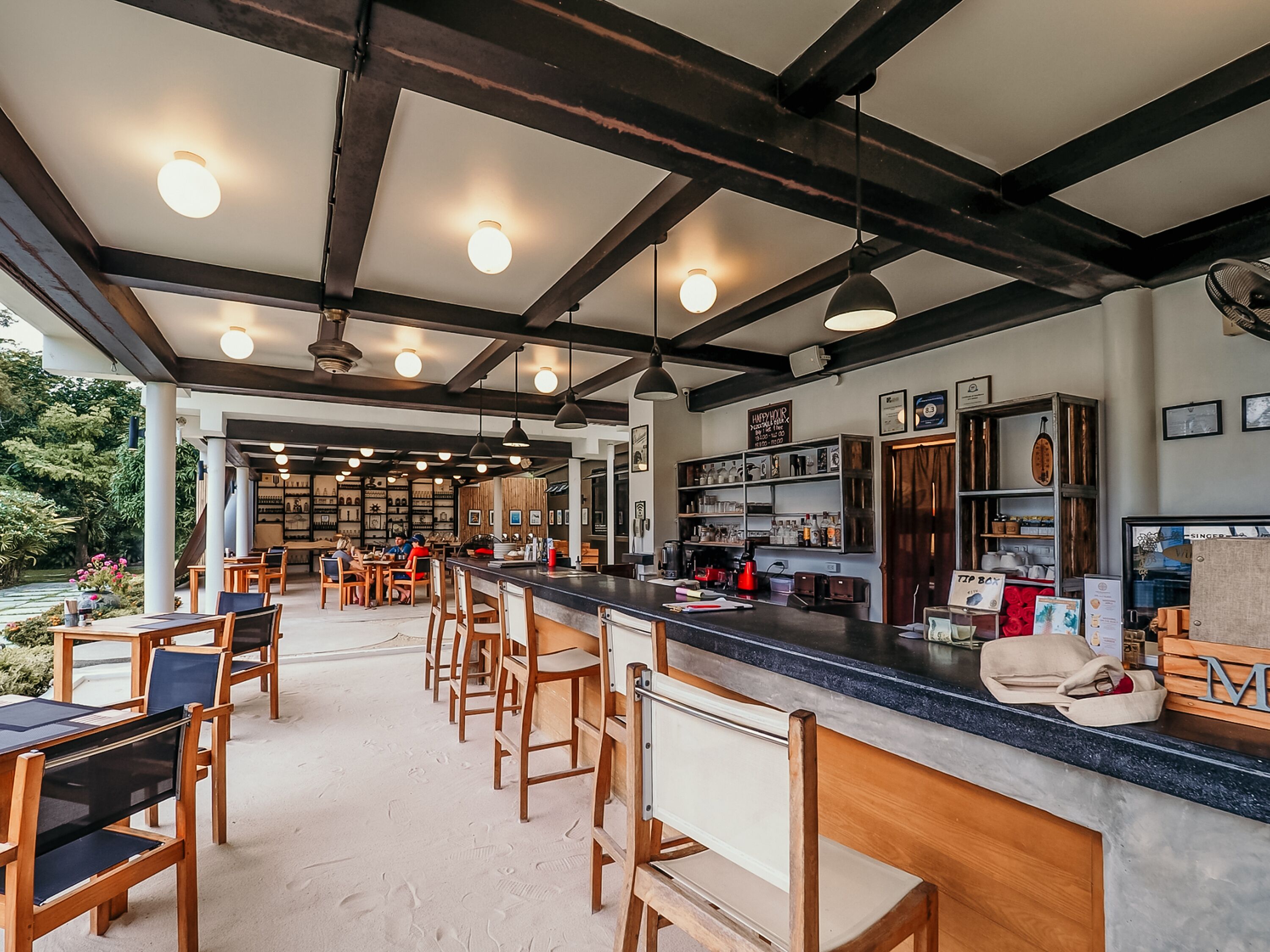 breakfast, lunch, dinner served; international cuisine, sea views