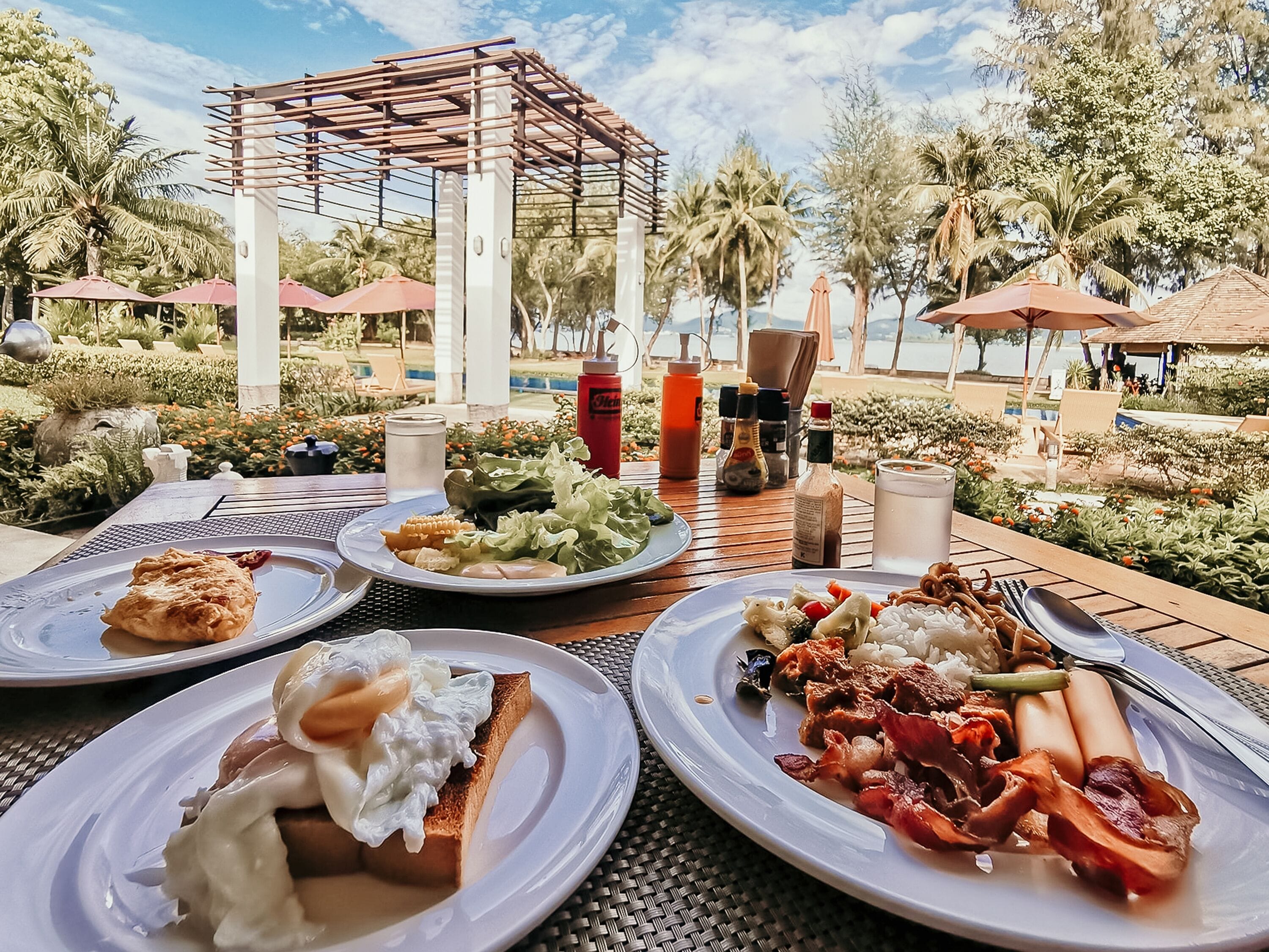 Sarapan, makan tengah hari dihidangkan; masakan antarabangsa, lautan 
