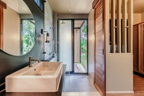 Studio Villa Garden | Minibar, coffres-forts dans les chambres, bureau, rideaux occultants