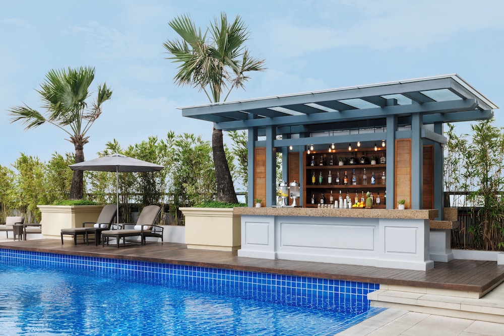 Raffles Makati by null