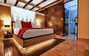 Standard Room, 1 Queen Bed | In-room safe, desk, iron/ironing board, free WiFi - The Jonathon Boutique Hotel (Mazatlán)