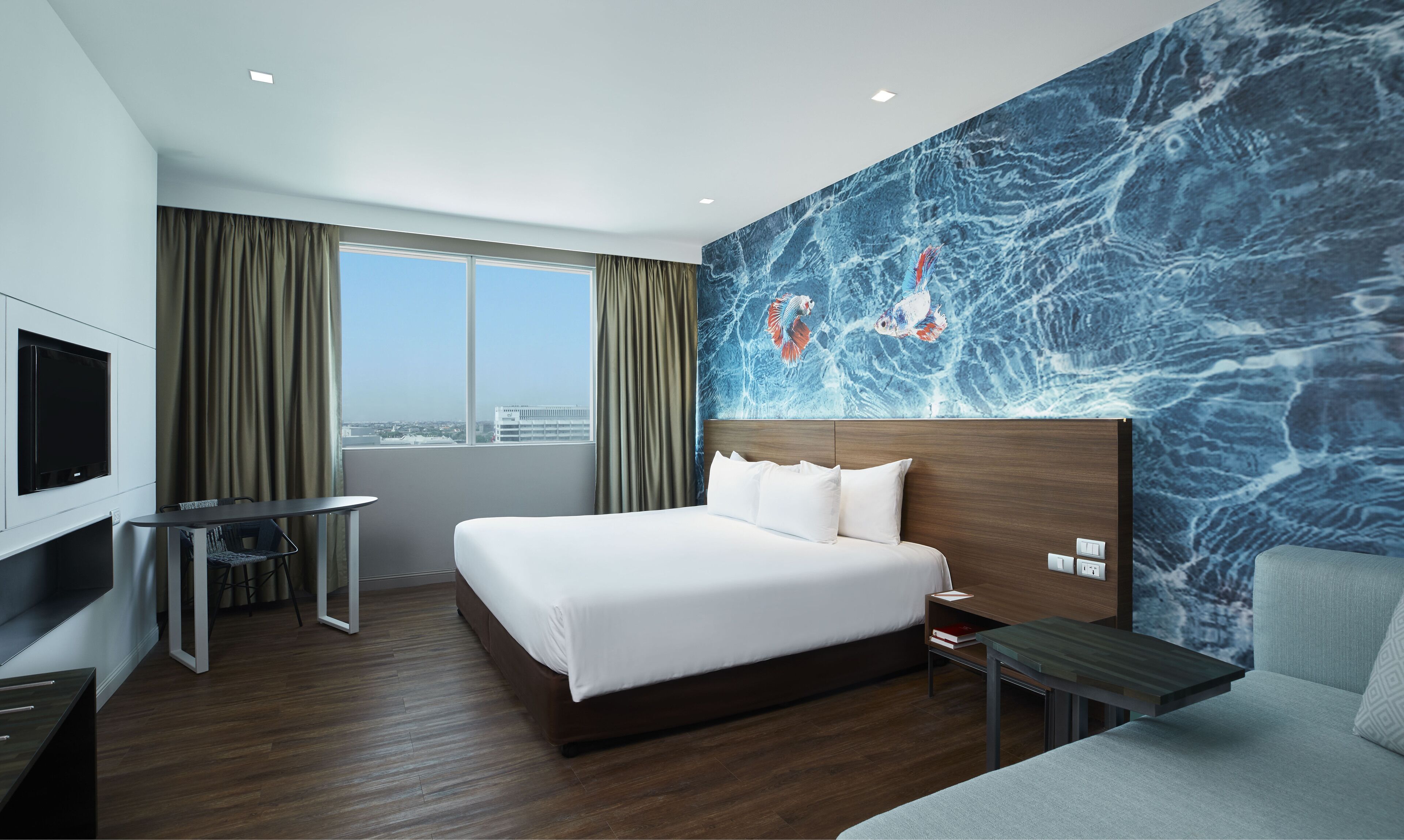 Minibar, in-room safe, blackout curtains