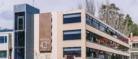 Fachada da propriedade