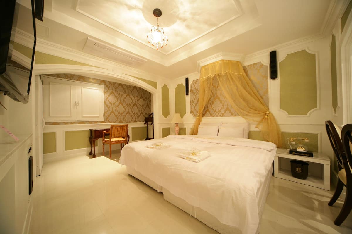 Suite (Family only/ Female only/ Male only) | Een bureau, extra bedden, gratis wifi