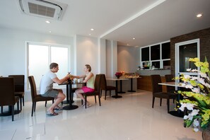 Free daily buffet breakfast - Rama Kata Beach Hotel (Karon)