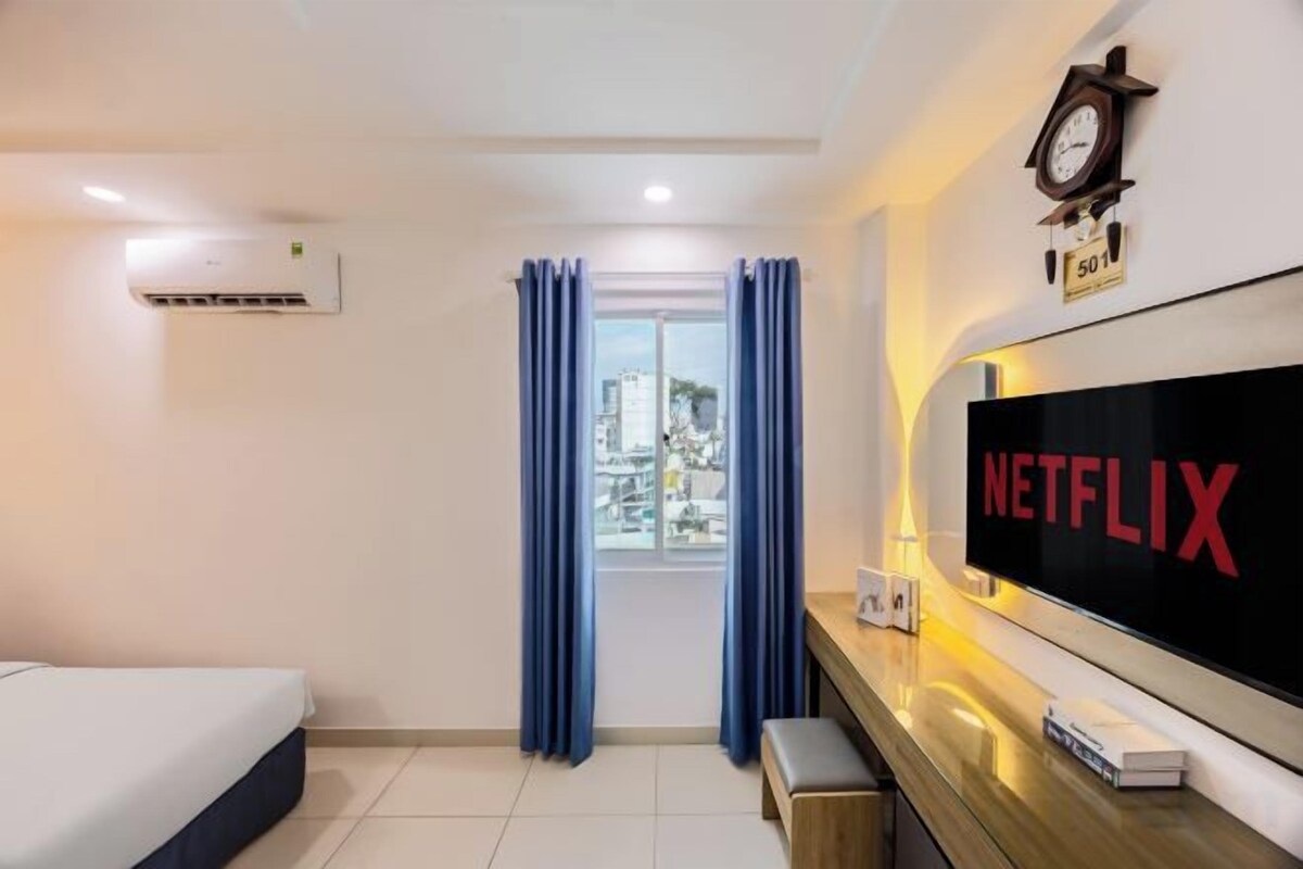 Minibar, in-room safe, blackout curtains, iron/ironing board