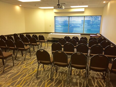Canad Inns Destination Centre Transcona - Image 40