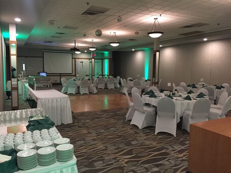 Canad Inns Destination Centre Transcona - Image 49