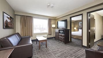 En 50-tommers Flatskjerm-TV med kabel-kanaler samt TV