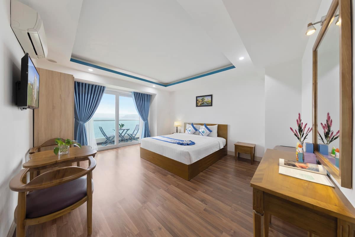 Suite, Balkon, Meerblick | 1 Schlafzimmer, Zimmersafe, Schreibtisch, Verdunkelungsvorhänge