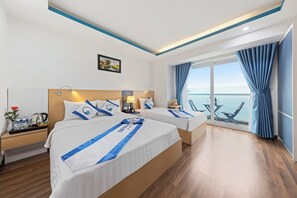 In-room safe, desk, blackout curtains, soundproofing - Blue Pearl Hotel (Nha Trang)