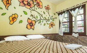 Värdeförvaringsskåp på rummet, skrivbord, gratis wi-fi och sängkläder