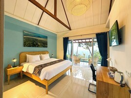 Junior Suite | Free minibar items, in-room safe, individually decorated, desk