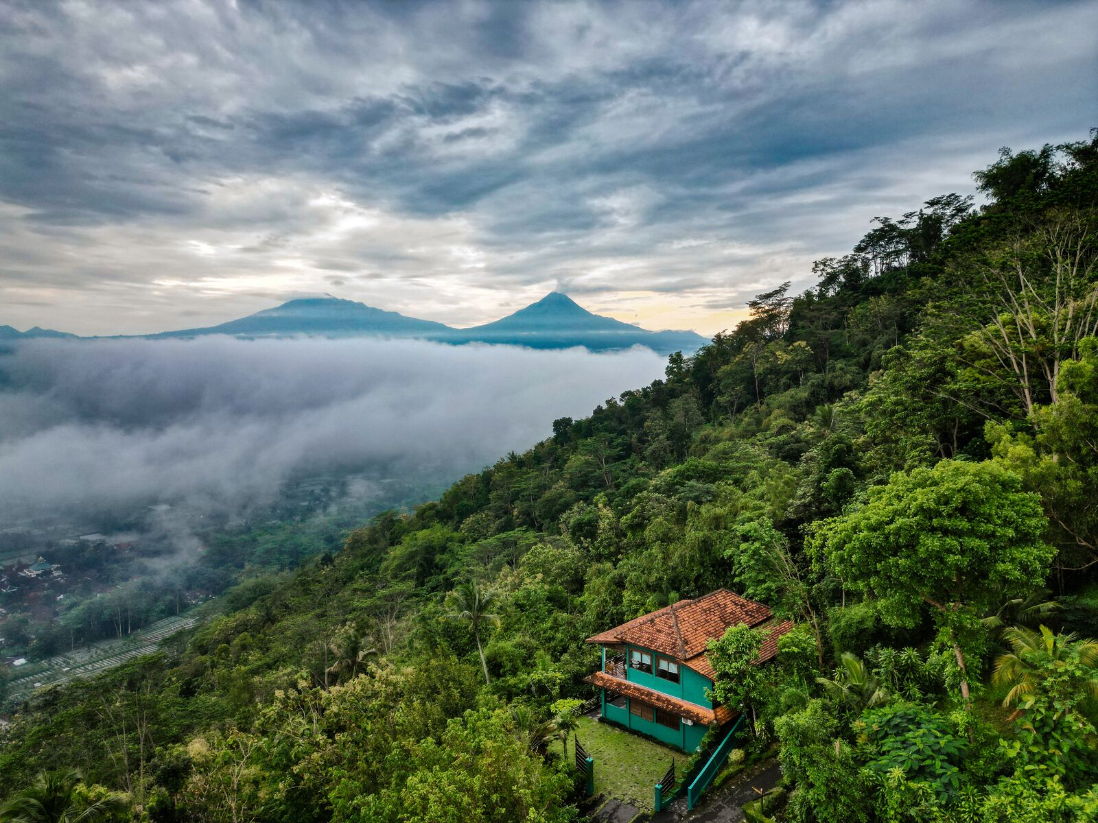 villa, 3 bedrooms | living area | 43-inch smart tv with cable channels