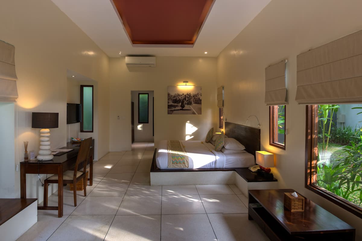 villa, ocean view | hypo-allergenic bedding, down duvets, minibar, in-room safe