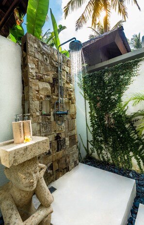Bathroom shower - The Chandi Boutique Resort (Senggigi)