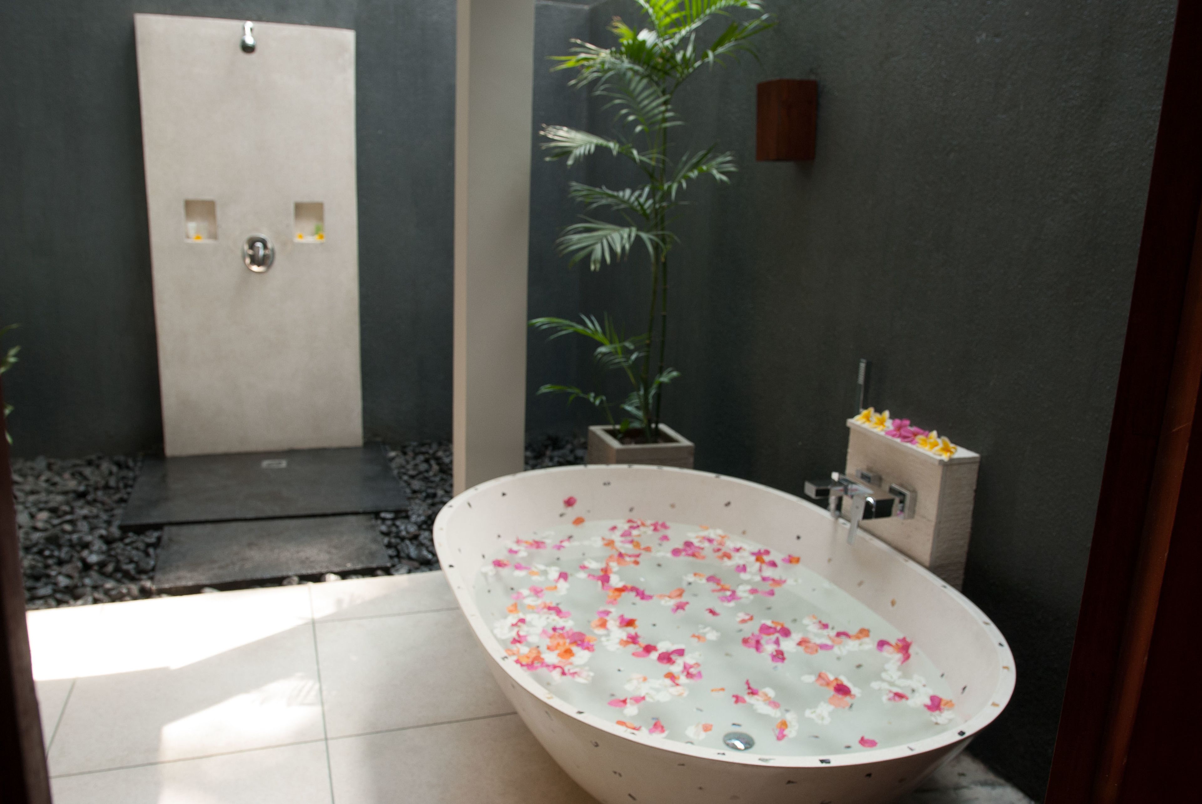 couples treatment room(s), hot tub, body treatments, aromatherapy