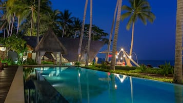 Outdoor pool, free pool cabanas, pool umbrellas