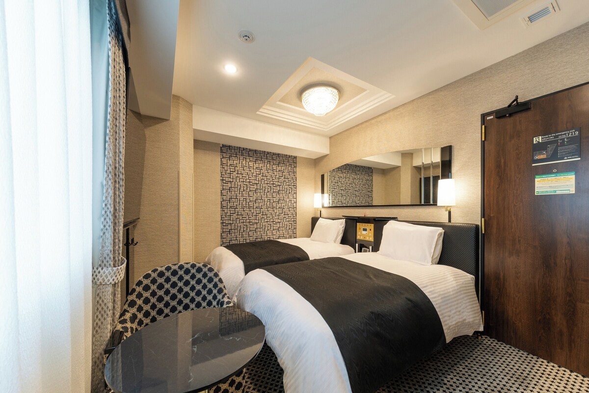 Deluxe Twin Room, Non Smoking (South Building) | Down comforters, desk, blackout drapes, WiFi (free)