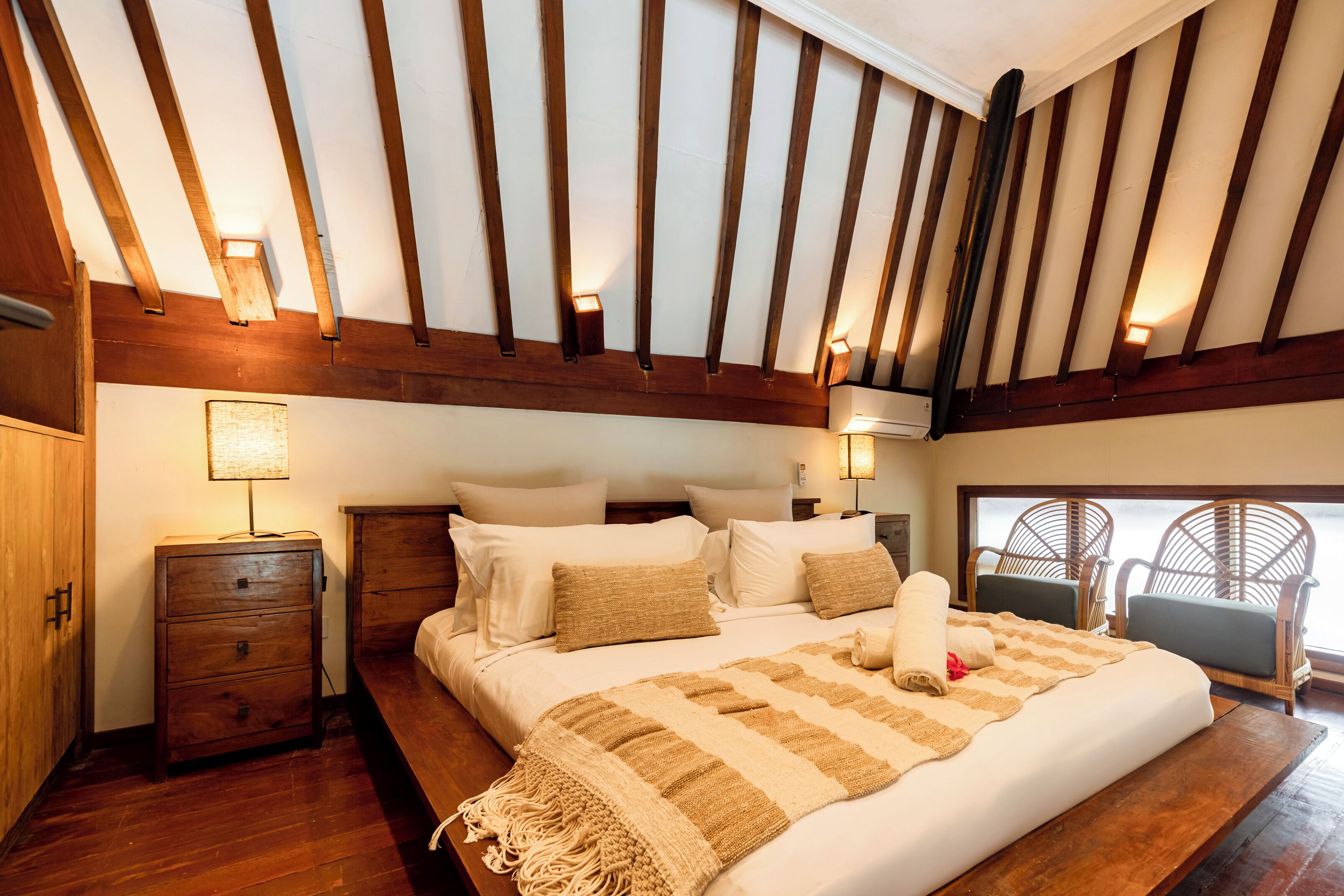 villa, 6 bedrooms | 1 bedroom, minibar, in-room safe, individually decorated