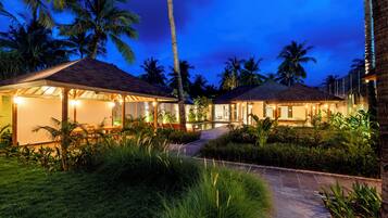 Vila Premium, 3 kamar tidur, pemandangan kolam renang | Teras/patio