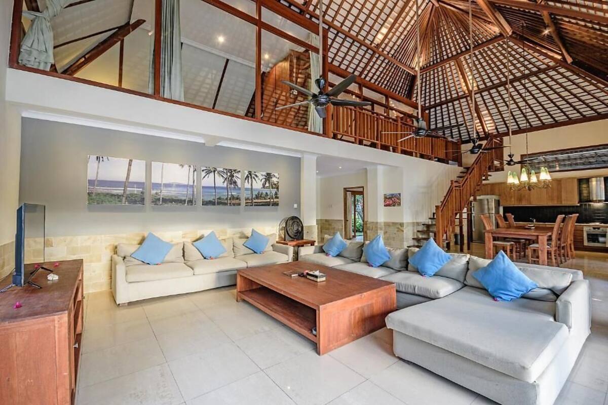 villa, 5 bedrooms | living area | smart tv