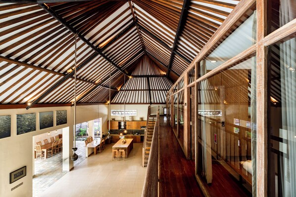 Villa, 6 Bedrooms | Living area | Smart TV - Kelapa Villas (Gili Trawangan)